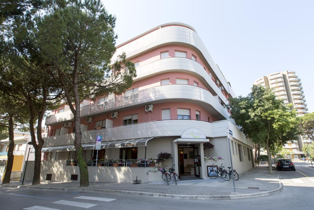 Aparthotel Carinzia Lignano Sabbiadoro Exterior foto